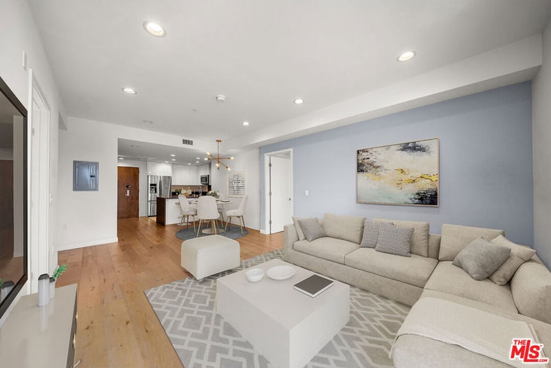 105 S Mariposa Avenue 203