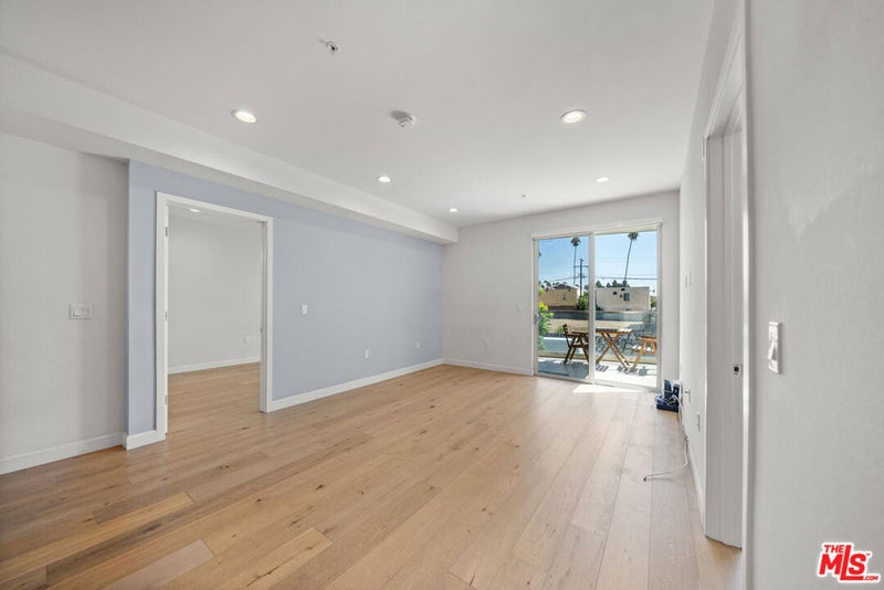 105 S Mariposa Avenue 203