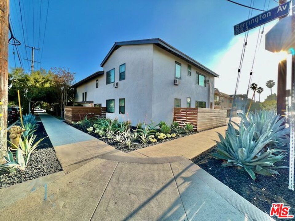 903 S Barrington Avenue