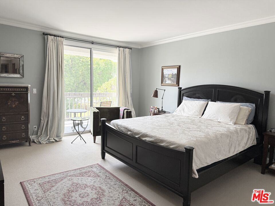 1220 Roxbury Drive 204