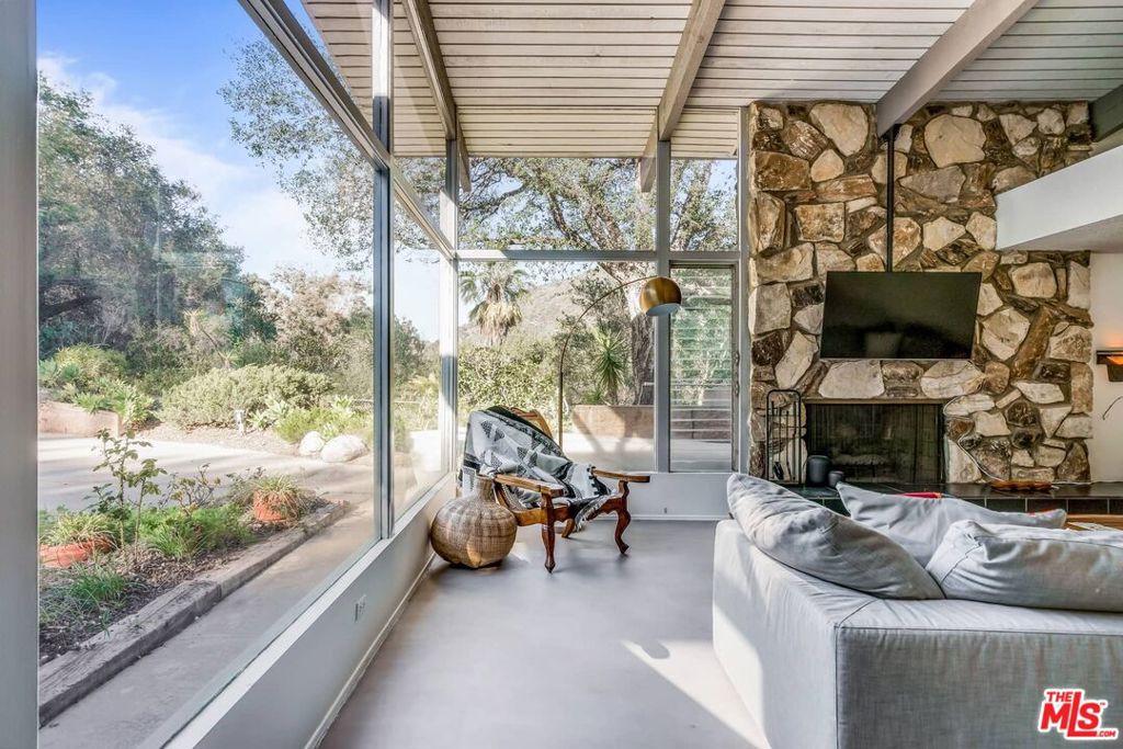 2436 Arbutus Drive