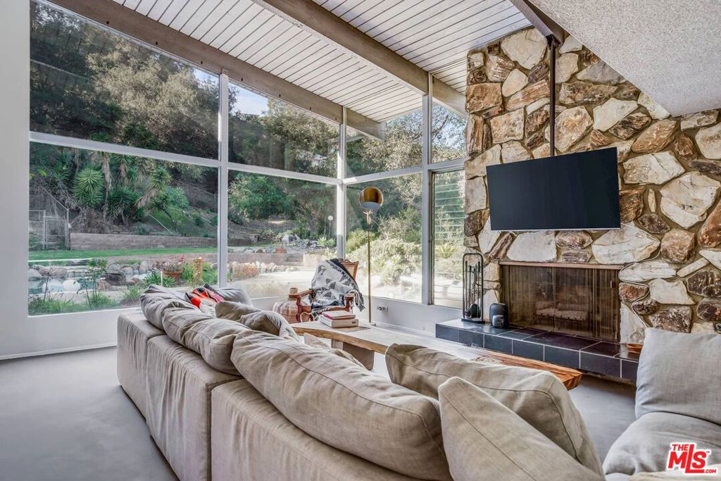 2436 Arbutus Drive