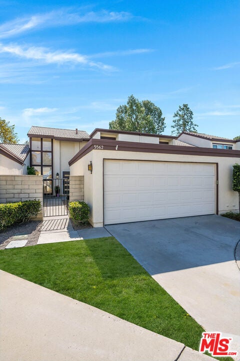 5562 E Vista Del Rio
