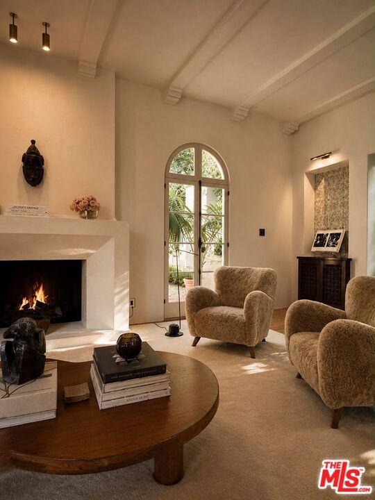1168 N Doheny Drive