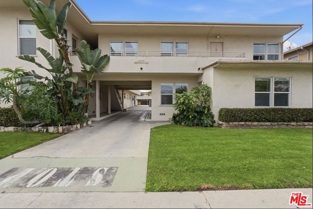 3585 S Sepulveda Boulevard