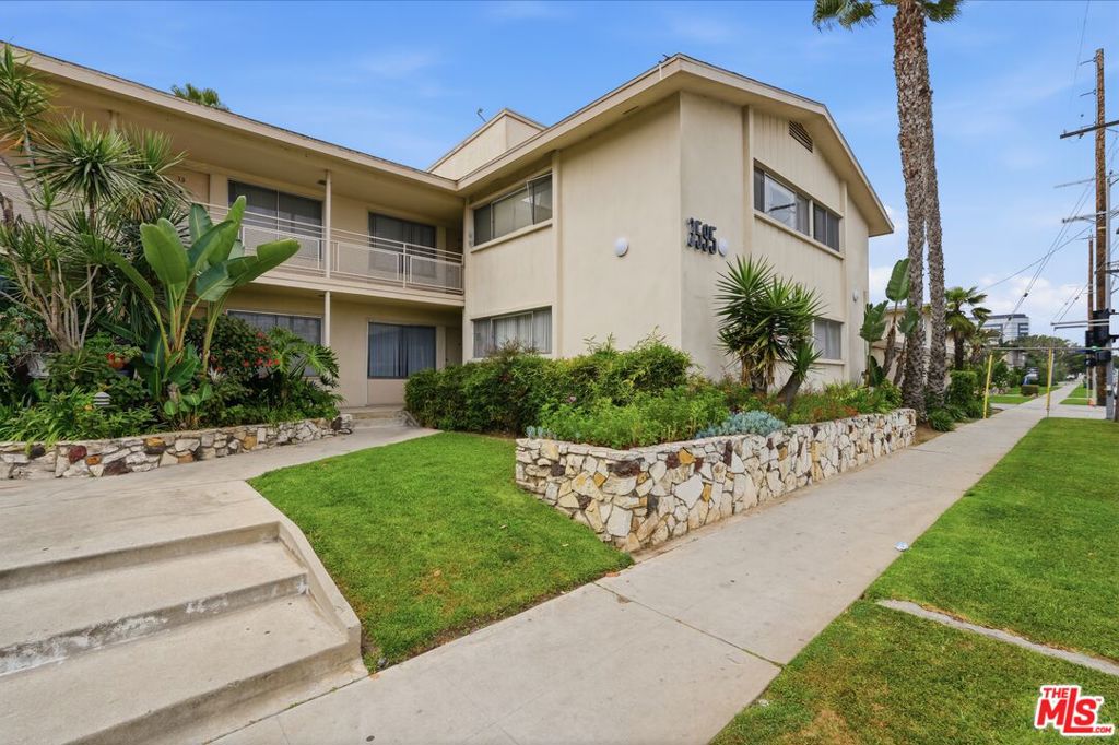 3585 S Sepulveda Boulevard