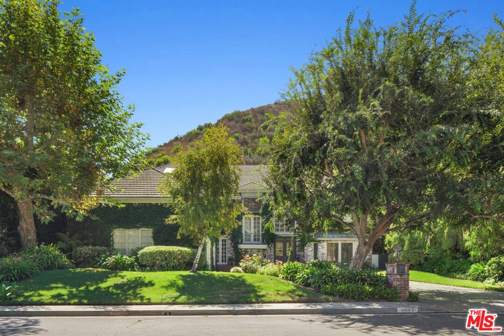 1481 Bienveneda Avenue