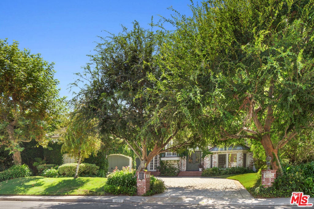 1481 Bienveneda Avenue