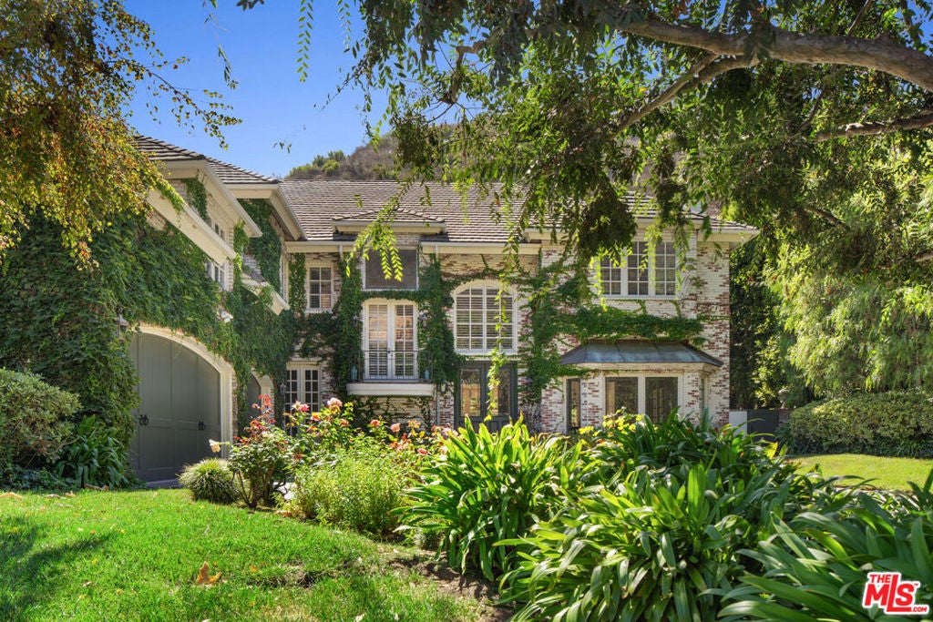 1481 Bienveneda Avenue