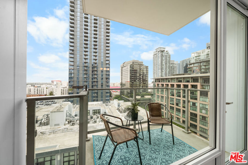 1050 S GRAND Avenue 1303