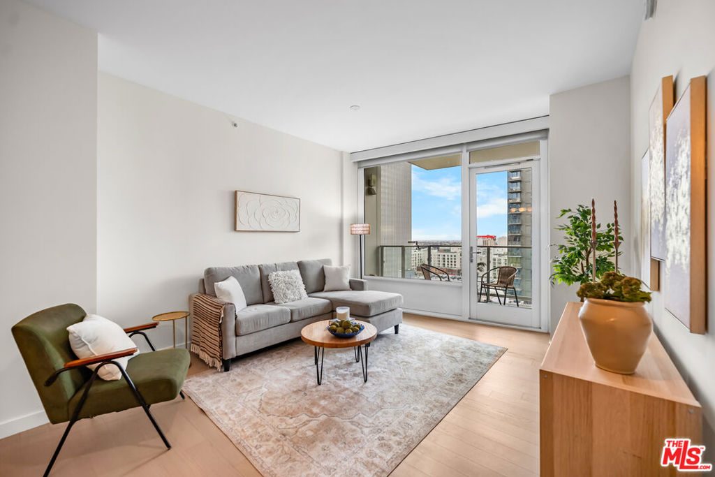 1050 S GRAND Avenue 1303