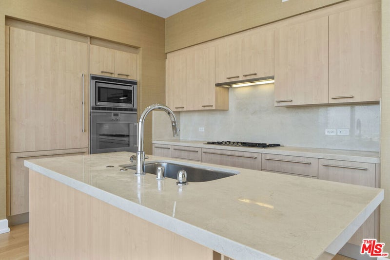 900 W Olympic Boulevard 30C