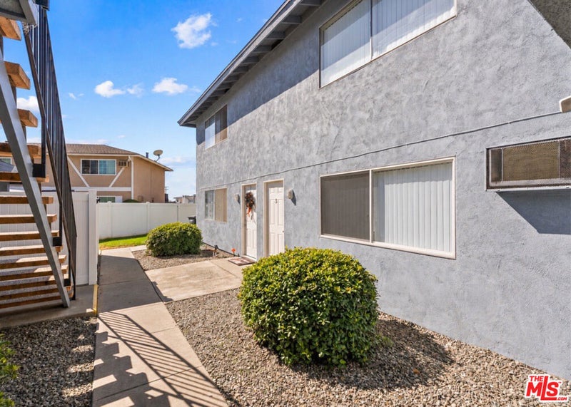 121 Greentree Lane