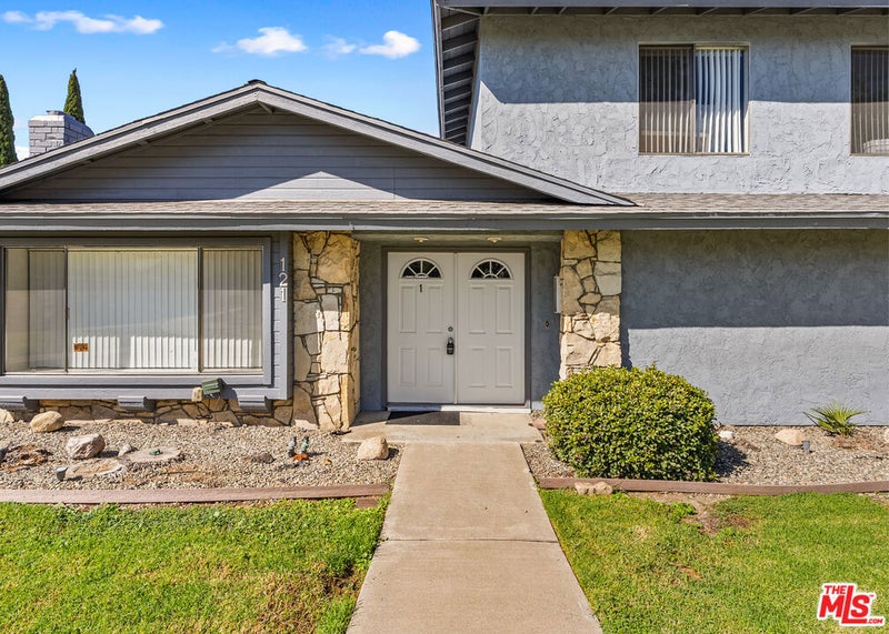 121 Greentree Lane