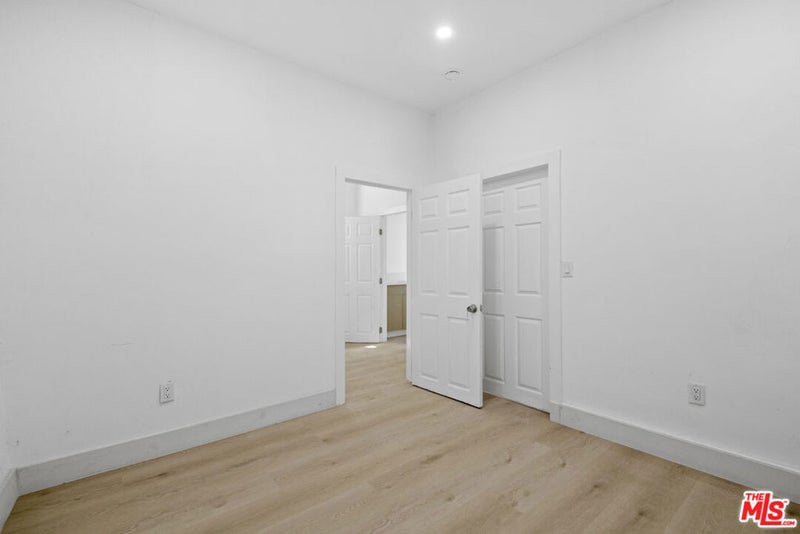 934 S Mott Street