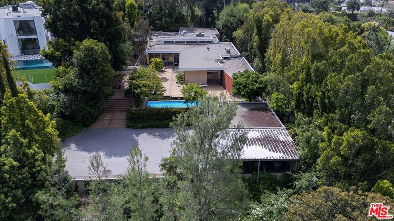 1022 Summit Drive