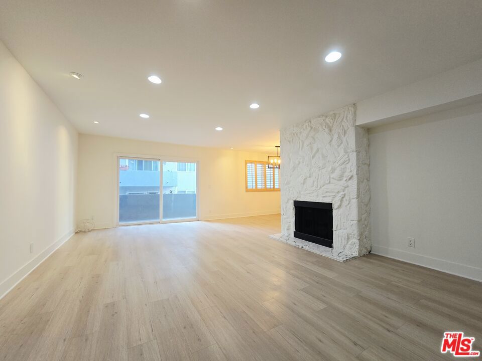 1262 S Barrington Avenue 204