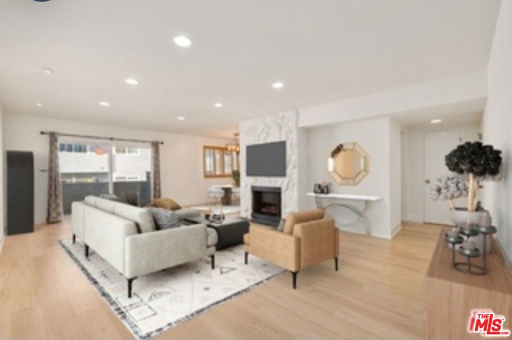 1262 S Barrington Avenue 204