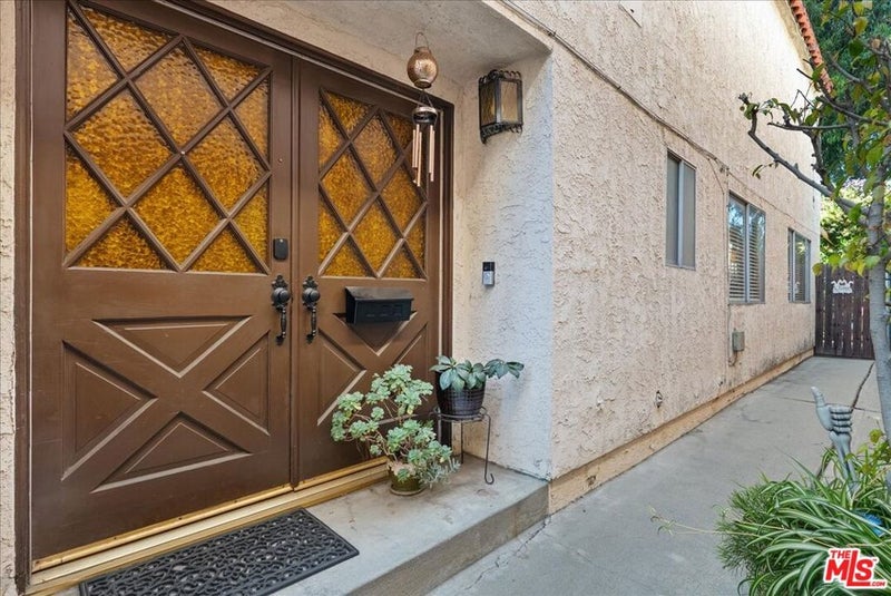 954 W 6th Street