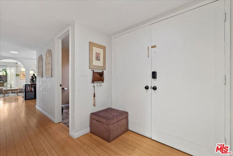 954 W 6th Street