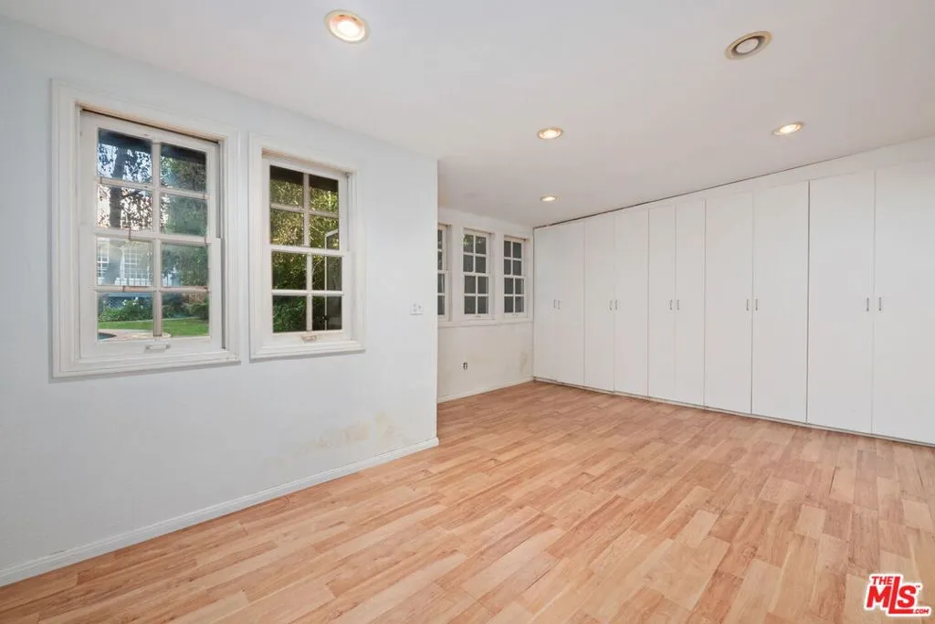 Los Angeles, California 90049, United States, 4 Bedrooms Bedrooms, ,4 BathroomsBathrooms,Residential,Active,240463