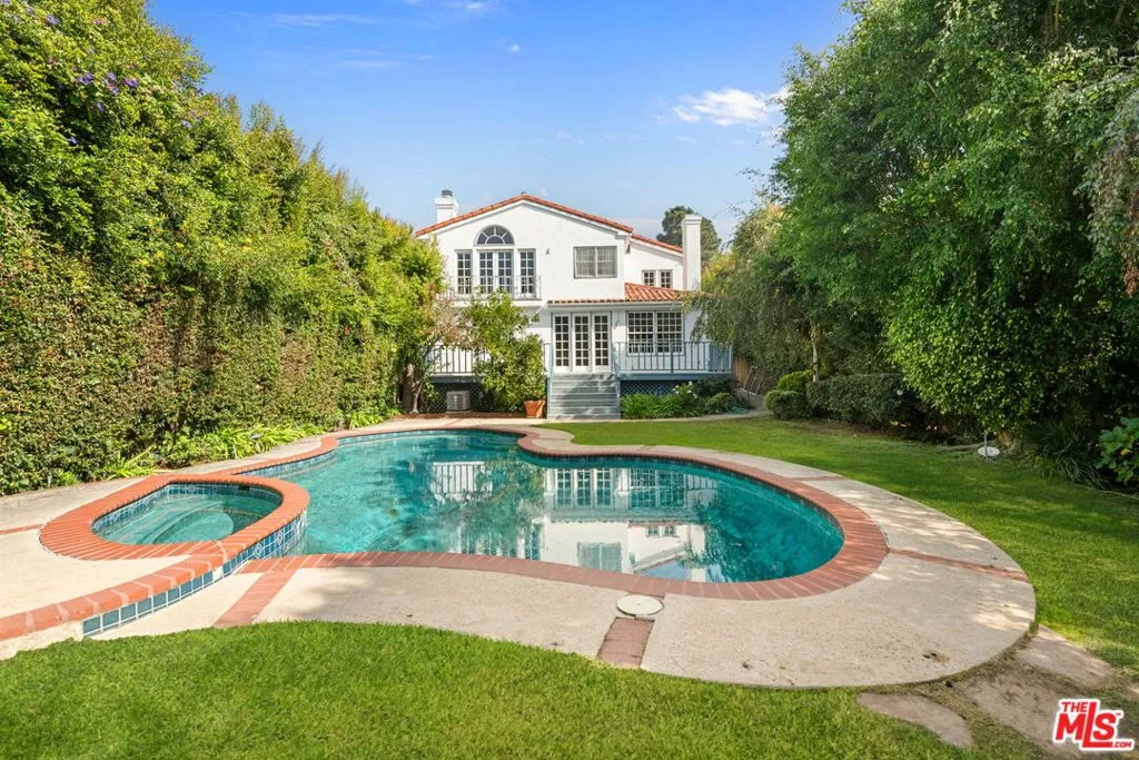 Los Angeles, California 90049, United States, 4 Bedrooms Bedrooms, ,4 BathroomsBathrooms,Residential,Active,240463