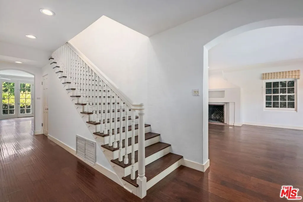 Los Angeles, California 90049, United States, 4 Bedrooms Bedrooms, ,4 BathroomsBathrooms,Residential,Active,240463