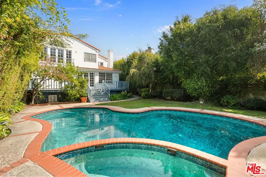 Los Angeles, California 90049, United States, 4 Bedrooms Bedrooms, ,4 BathroomsBathrooms,Residential,Active,240463