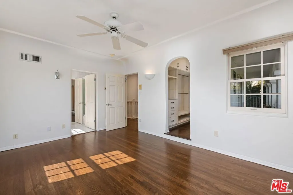 Los Angeles, California 90049, United States, 4 Bedrooms Bedrooms, ,4 BathroomsBathrooms,Residential,Active,240463