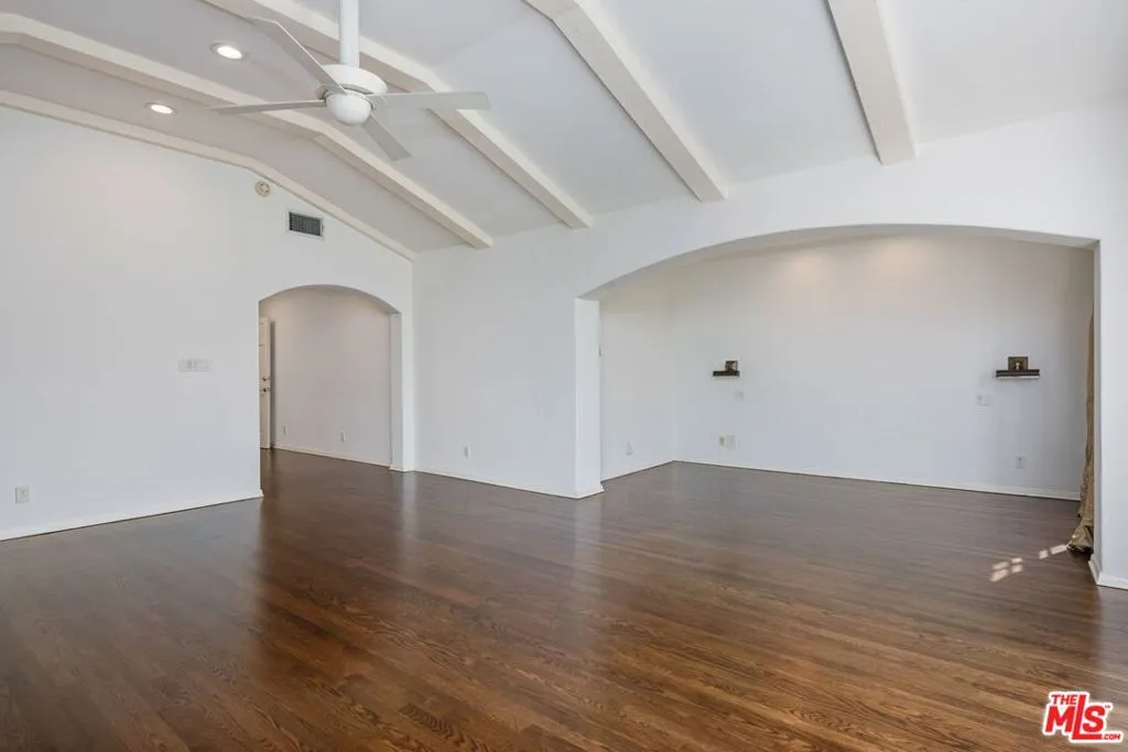 Los Angeles, California 90049, United States, 4 Bedrooms Bedrooms, ,4 BathroomsBathrooms,Residential,Active,240463