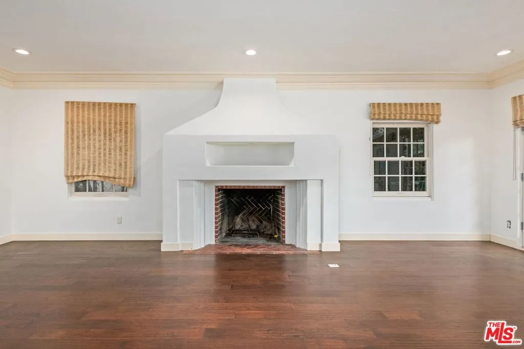 Los Angeles, California 90049, United States, 4 Bedrooms Bedrooms, ,4 BathroomsBathrooms,Residential,Active,240463