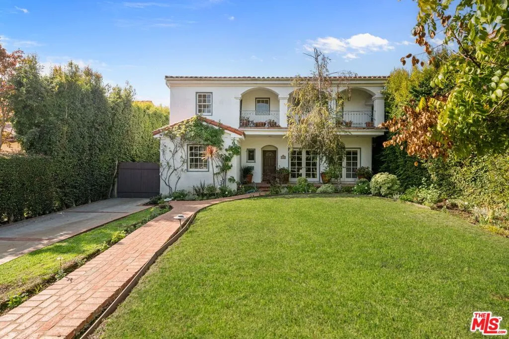 Los Angeles, California 90049, United States, 4 Bedrooms Bedrooms, ,4 BathroomsBathrooms,Residential,Active,240463