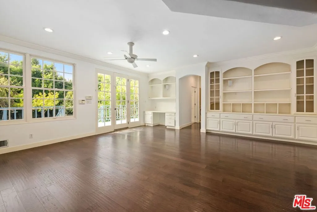 Los Angeles, California 90049, United States, 4 Bedrooms Bedrooms, ,4 BathroomsBathrooms,Residential,Active,240463