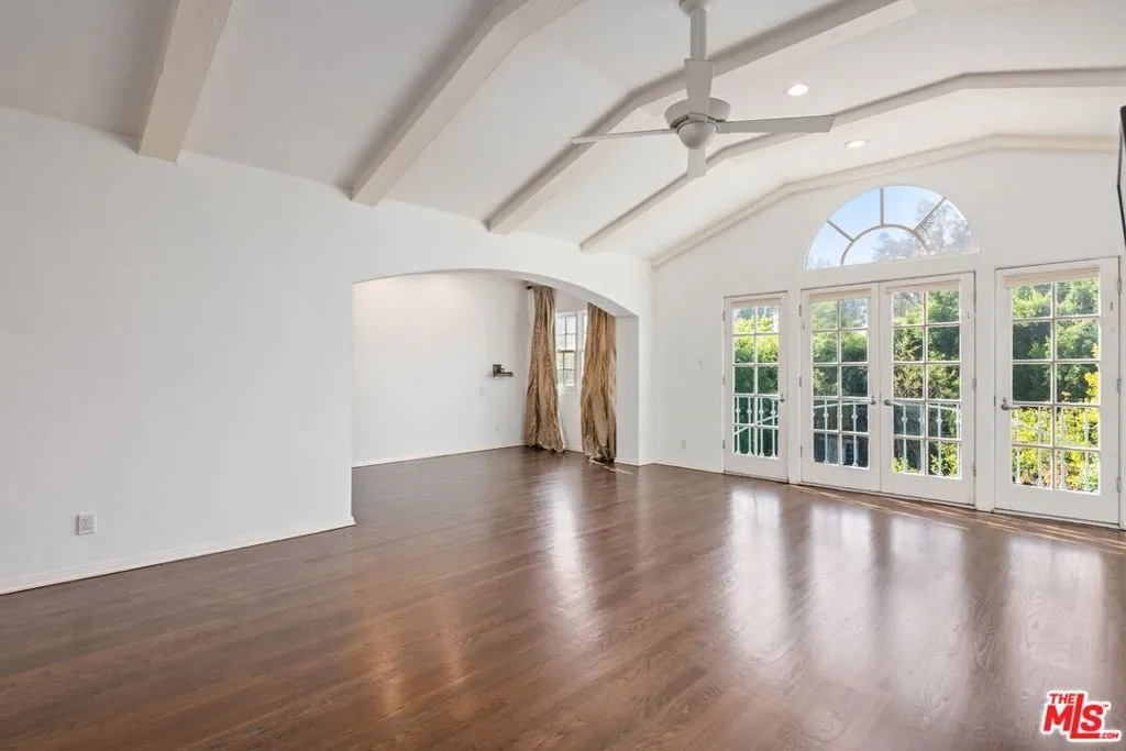 Los Angeles, California 90049, United States, 4 Bedrooms Bedrooms, ,4 BathroomsBathrooms,Residential,Active,240463