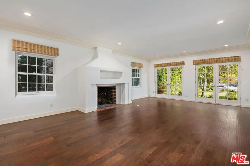 Los Angeles, California 90049, United States, 4 Bedrooms Bedrooms, ,4 BathroomsBathrooms,Residential,Active,240463