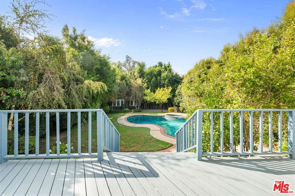 Los Angeles, California 90049, United States, 4 Bedrooms Bedrooms, ,4 BathroomsBathrooms,Residential,Active,240463