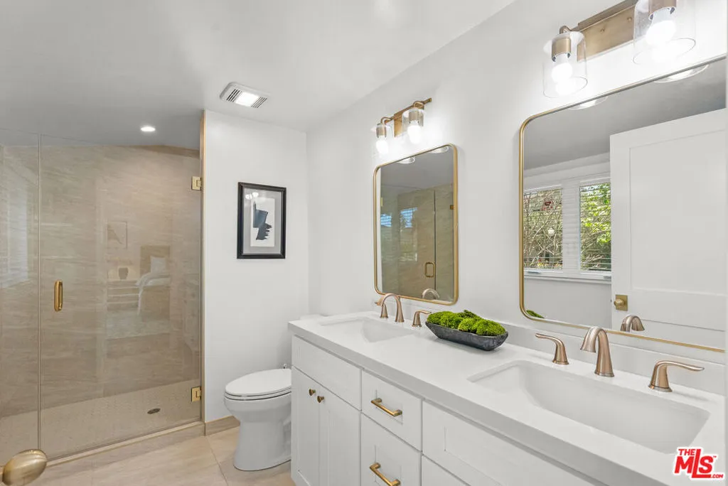 Toluca Lake, California 91602, United States, 3 Bedrooms Bedrooms, ,2 BathroomsBathrooms,Residential,Active,153460