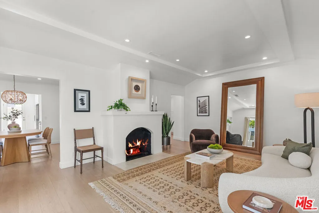 Toluca Lake, California 91602, United States, 3 Bedrooms Bedrooms, ,2 BathroomsBathrooms,Residential,Active,153460