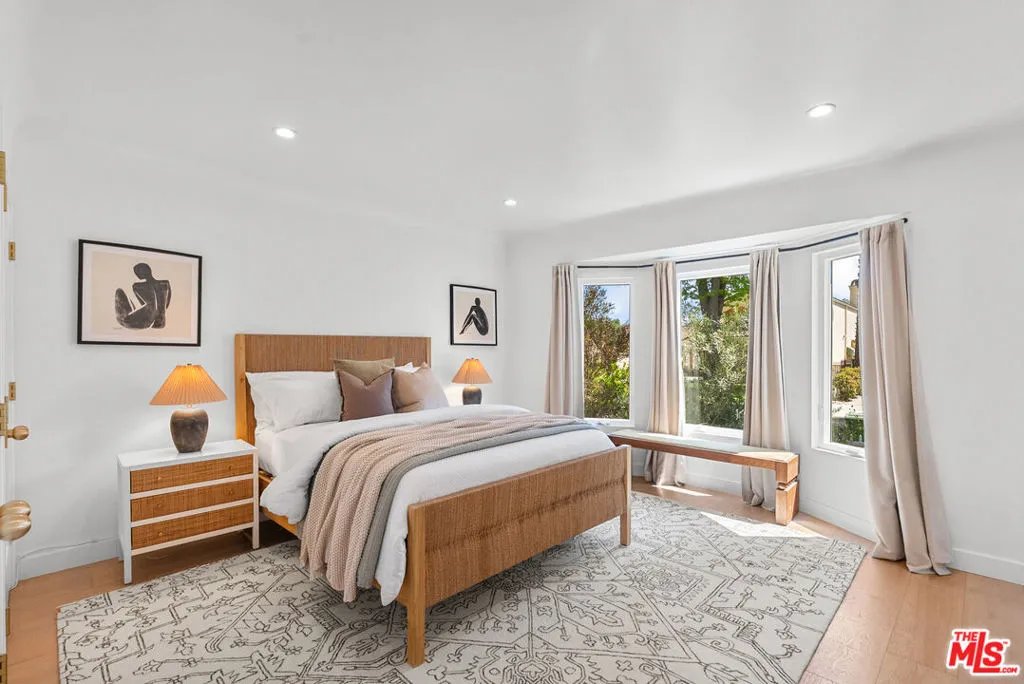 Toluca Lake, California 91602, United States, 3 Bedrooms Bedrooms, ,2 BathroomsBathrooms,Residential,Active,153460