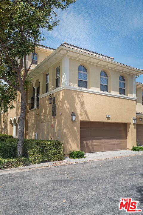 107 Chantilly