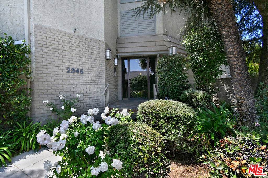 2345 Roscomare Road 205
