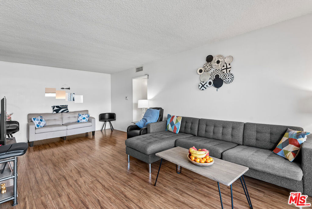 6227 Morse Avenue 307