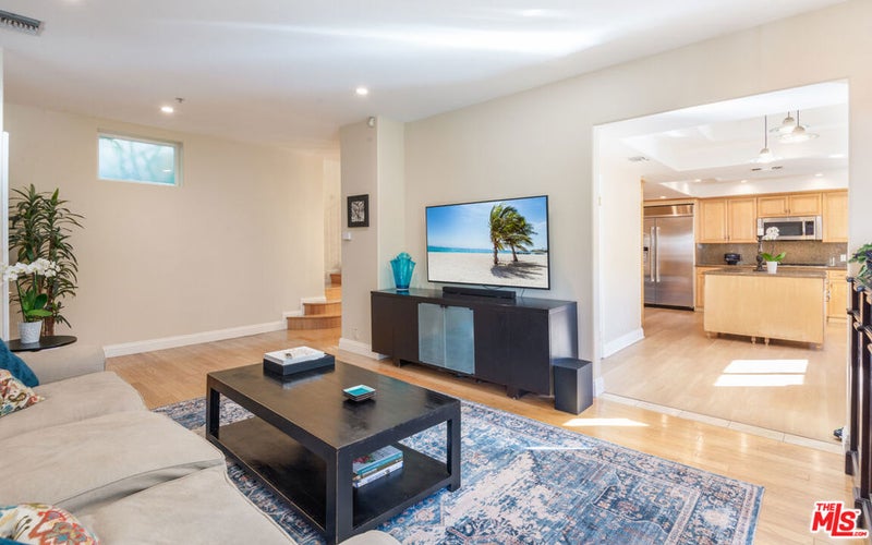 3943 Avenida Del Sol