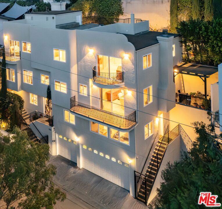 3943 Avenida Del Sol