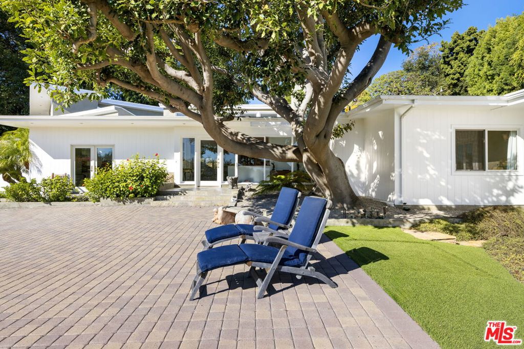 11215 W Sunset Boulevard