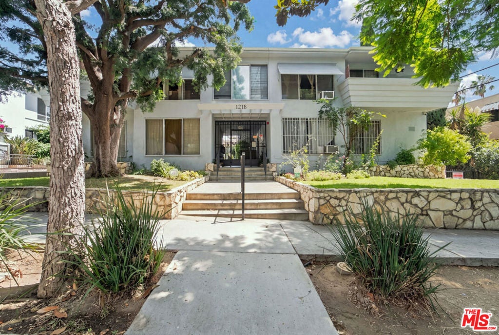 1218 N Laurel Avenue