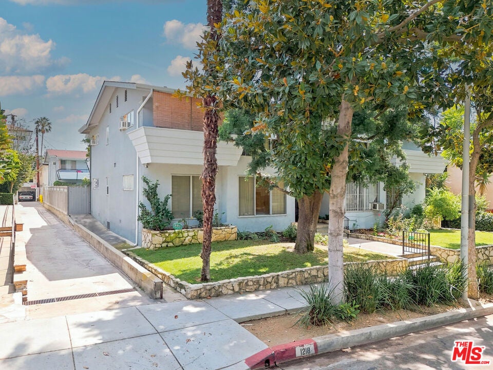 1218 N Laurel Avenue