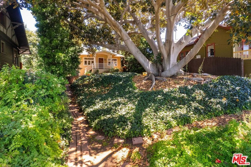1336 Edgecliffe Drive