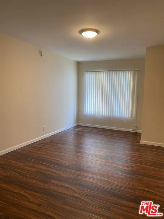 Los Angeles, California 90025, United States, 2 Bedrooms Bedrooms, ,2 BathroomsBathrooms,Residential,Active,242431