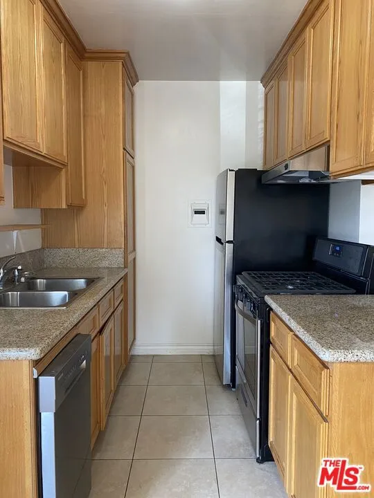 Los Angeles, California 90025, United States, 2 Bedrooms Bedrooms, ,2 BathroomsBathrooms,Residential,Active,242431 Los Angeles, California 90025, United States, 2 Bedrooms Bedrooms, ,2 BathroomsBathrooms,Residential,Active,242431